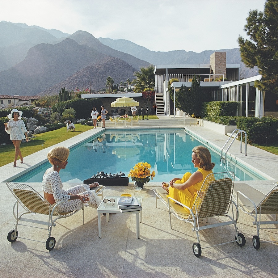 A perfect example of the ‘conversation piece’ that became Slim Aarons’ signature — in this instance capturing Nelda Linsk and friends in Palm Springs (Photo by Slim Aarons/Getty Images)