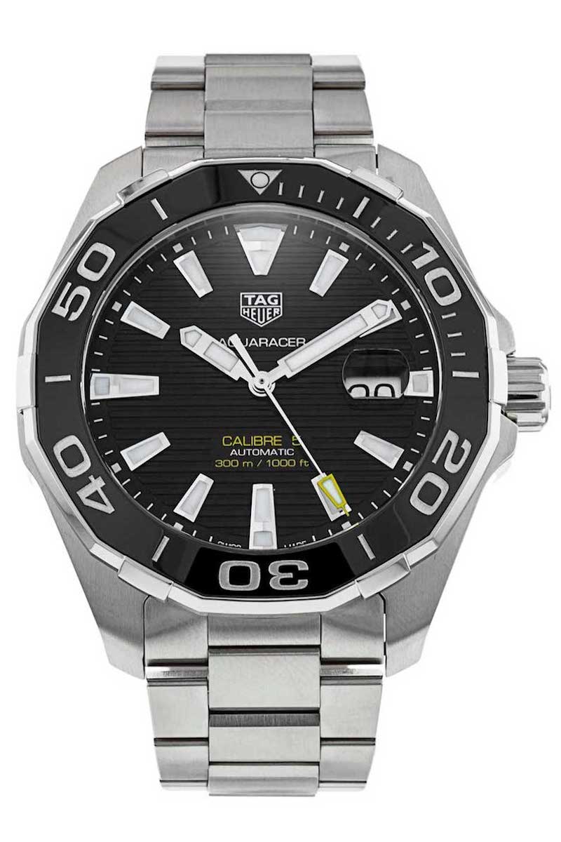 Fitted on a versatile steel bracelet and powered by the ever-reliable Calibre 5 movement, this Aquaracer in our shop comes with its original set of box and papers and a two-year warranty from Watchfinder.