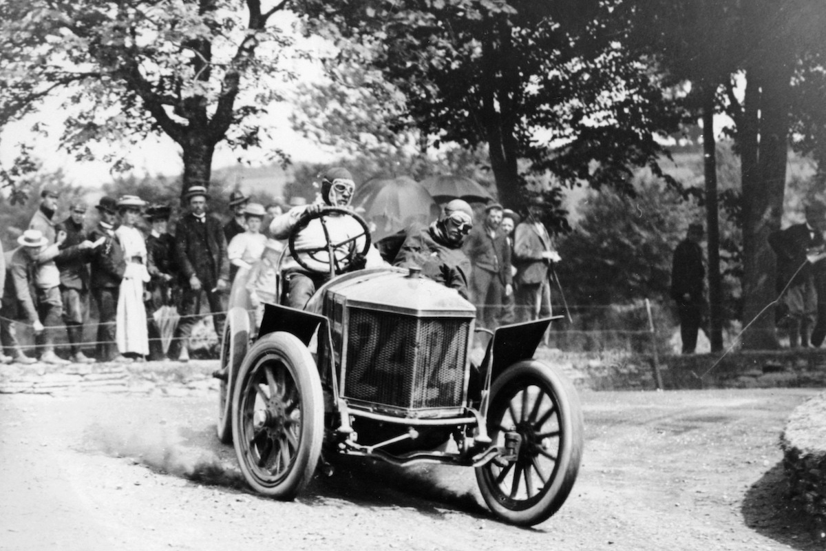 Algernon Guinness driving a Minerva in the Circuit des Ardennes, 1907 (Photo by National Motor Museum/Heritage Images/Getty Images)