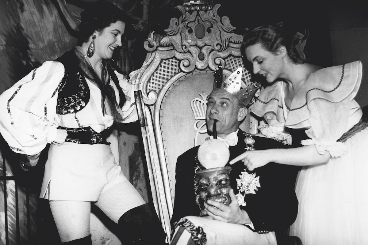 Vic Oliver with Margaret Mitchell and Margot Anderson at the Manchester Palace Theatre in 1951 (Photo by ANL/REX/Shutterstock (2296989a)