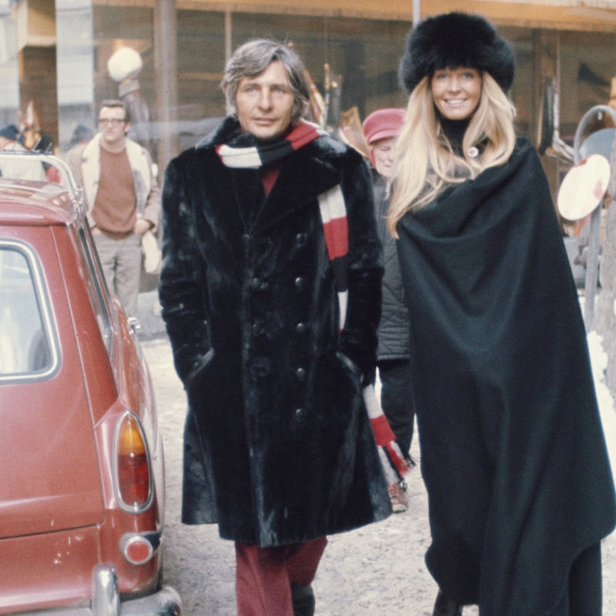 Gunter Sachs with his wife, Swedish model Mirja Larsson as they walk down a snow covered street in St Moritz, Switzerland 1971. (Photo by Rolls Press/Popperfoto via Getty Images/Getty Images)