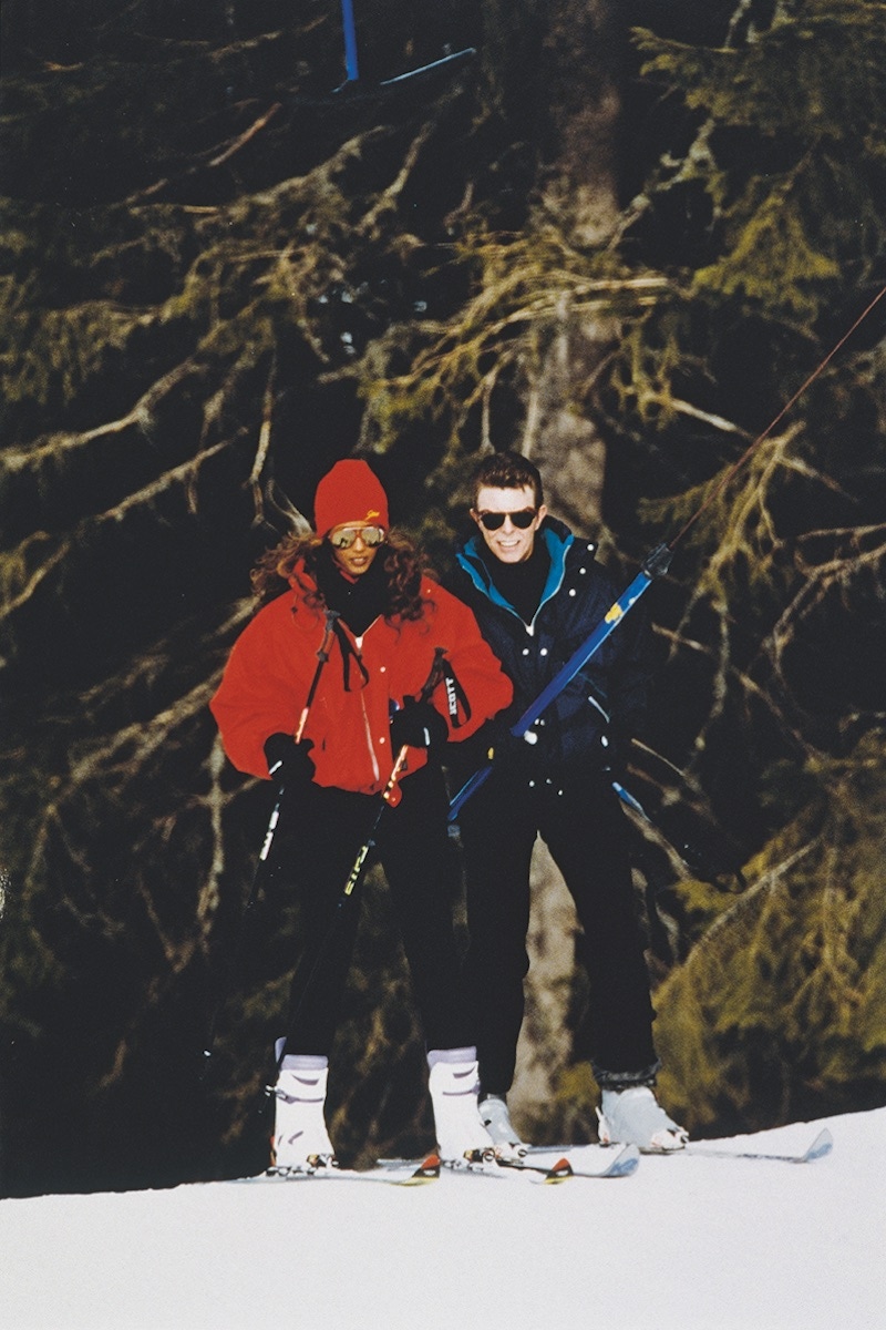 David Bowie providing ski lessons to his wife Iman Bowie, Gstaad, 4th January 1993 (Photo by James Andanson/Sygma/VCG via Getty Images)