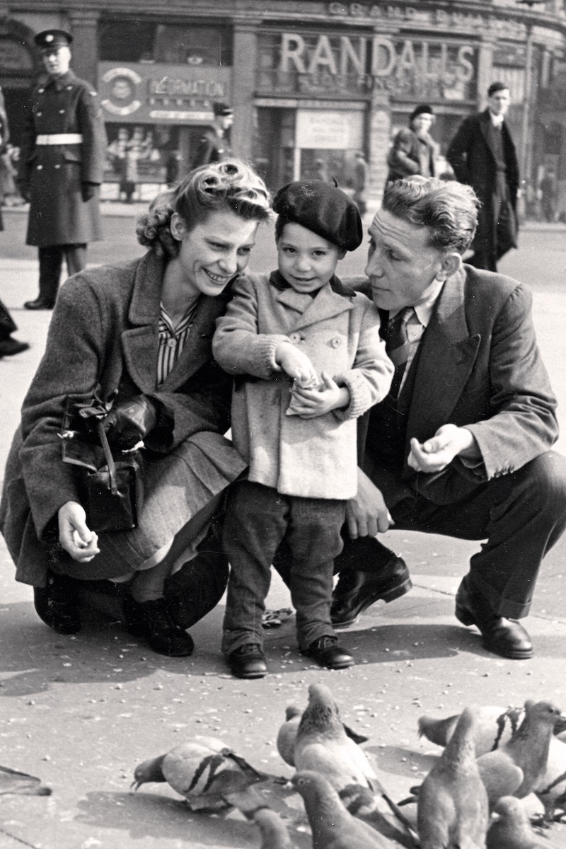 Two-year-old Charlie Watts feeds the birds in Piccadilly Circus, 1943 (Photo by Linda Roots/Getty Images)