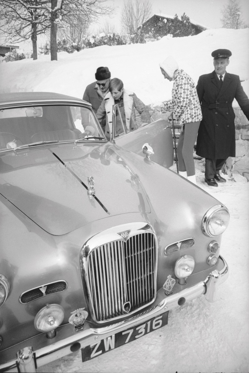 A student getting picked up by his parents and their chauffeur in Gstaad, 1965 (Photo by Carlo Bavagnoli/Time & Life Pictures/Getty Images)