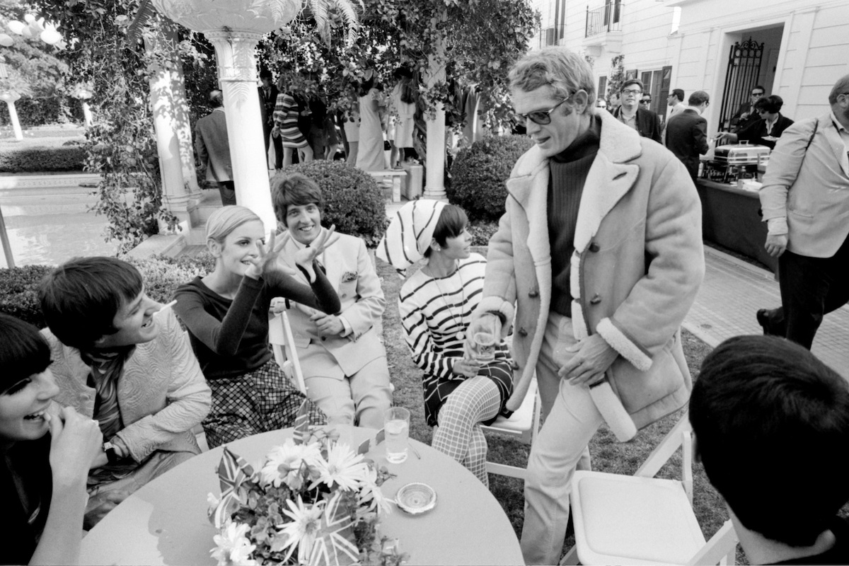 Twiggy, Justin de Villeneuve, Sonny, Cher and Steve McQueen at a party in Beverly Hills, 1967. (Photo By Ralph Crane/Time Life Pictures/Getty Images)