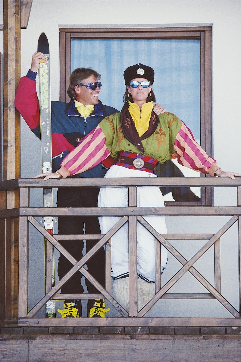 Ski champion Max Rieger with writer Meg O’Neil on the balcony of a villa in Gudauri, Georgia, 1990. (Photo by Slim Aarons/Getty Images)