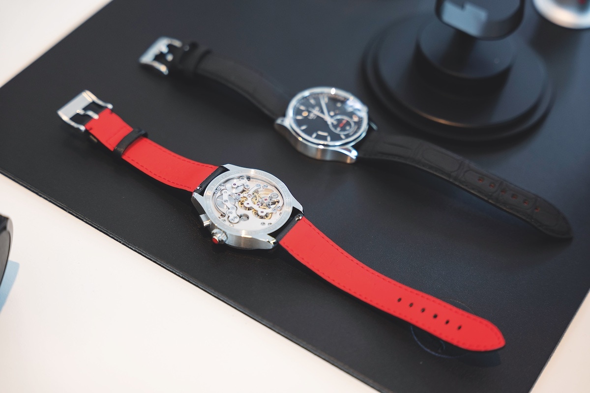 Anti-reflective sapphire crystal transparent back, red inner side of strap.